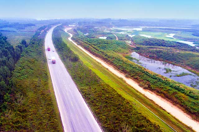 4-山東齊河縣黃河國際生態(tài)城G309景觀綠化項(xiàng)目.jpg 4-山東齊河縣黃河國際生態(tài)城G309景觀綠化項(xiàng)目.jpg